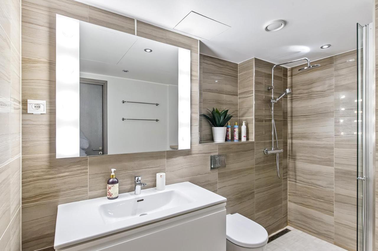 Luxuriously Furnished, Spacious Rotermanni Jewel Tallinn Buitenkant foto